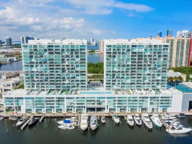 2-bedroom condo for sale in Sunny Isles Beach - 400 Sunny Isles Blvd 906 - MondialRealty