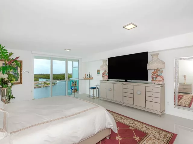 2-bedroom condo for sale in Sunny Isles Beach - 400 Sunny Isles Blvd 906 - MondialRealty