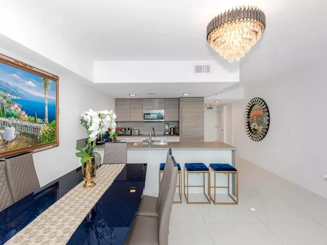 2-bedroom condo for sale in Sunny Isles Beach - 400 Sunny Isles Blvd 906 - MondialRealty