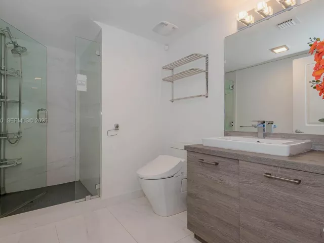 2-bedroom condo for sale in Sunny Isles Beach - 400 Sunny Isles Blvd 906 - MondialRealty