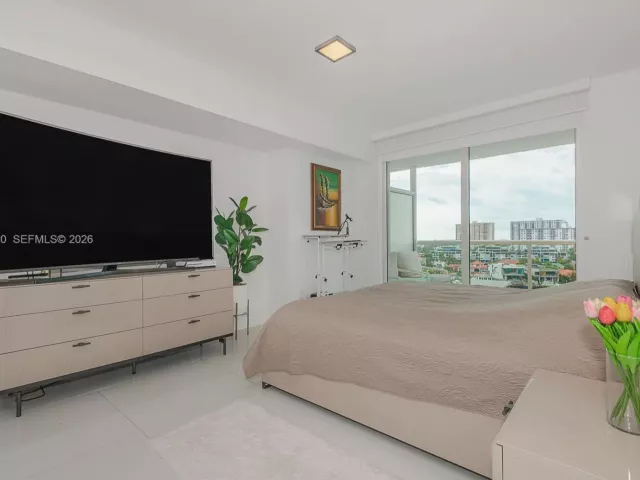 2-bedroom condo for sale in Sunny Isles Beach - 400 Sunny Isles Blvd 906 - MondialRealty
