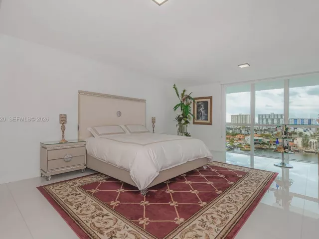 2-bedroom condo for sale in Sunny Isles Beach - 400 Sunny Isles Blvd 906 - MondialRealty