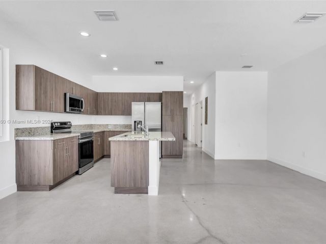 3-bedroom home for rent in Fort Lauderdale - 638 NW 15th Ave 0 - MondialRealty