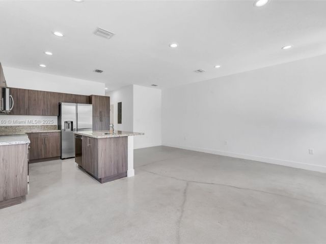 3-bedroom home for rent in Fort Lauderdale - 638 NW 15th Ave 0 - MondialRealty