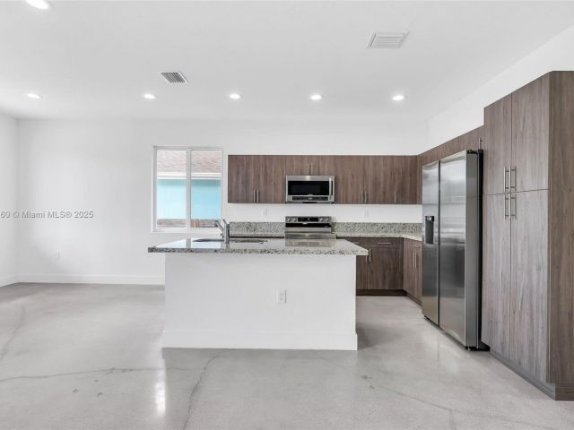 3-bedroom home for rent in Fort Lauderdale - 638 NW 15th Ave 0 - MondialRealty