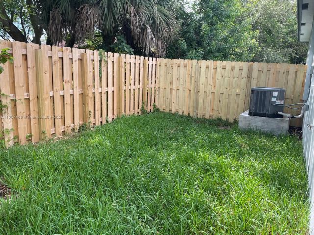 3-bedroom home for rent in Fort Lauderdale - 638 NW 15th Ave 0 - MondialRealty