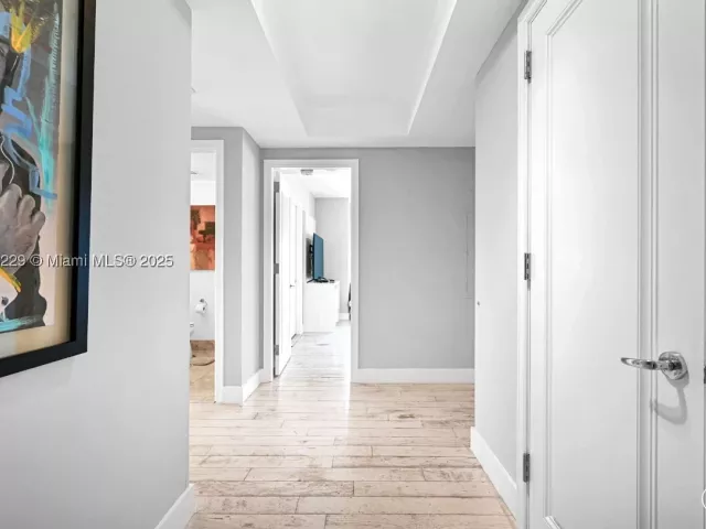 2-bedroom condo for rent in Miami - 1435 Brickell Ave 3401 - MondialRealty