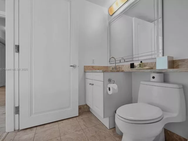 2-bedroom condo for rent in Miami - 1435 Brickell Ave 3401 - MondialRealty