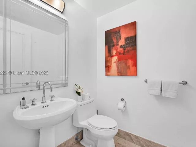 2-bedroom condo for rent in Miami - 1435 Brickell Ave 3401 - MondialRealty