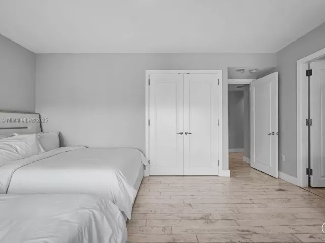 2-bedroom condo for rent in Miami - 1435 Brickell Ave 3401 - MondialRealty