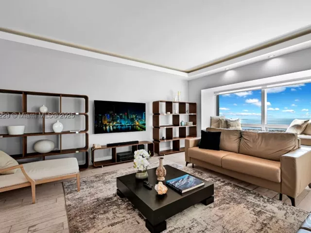 2-bedroom condo for rent in Miami - 1435 Brickell Ave 3401 - MondialRealty