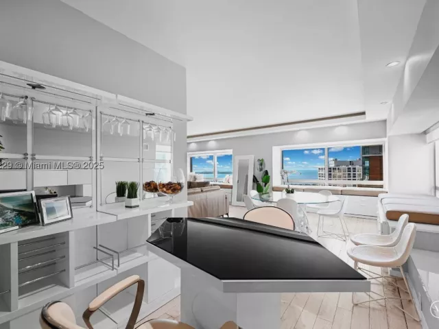 2-bedroom condo for rent in Miami - 1435 Brickell Ave 3401 - MondialRealty