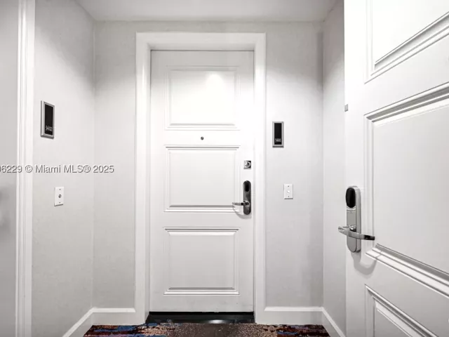 2-bedroom condo for rent in Miami - 1435 Brickell Ave 3401 - MondialRealty
