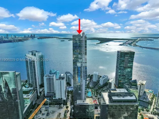 2-bedroom condo for rent in Miami - 1435 Brickell Ave 3401 - MondialRealty