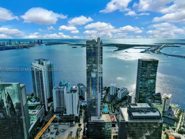 2-bedroom condo for rent in Miami - 1435 Brickell Ave 3401 - MondialRealty