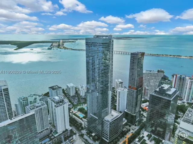 2-bedroom condo for rent in Miami - 1435 Brickell Ave 3401 - MondialRealty