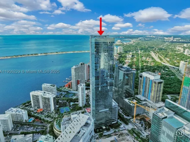 2-bedroom condo for rent in Miami - 1435 Brickell Ave 3401 - MondialRealty