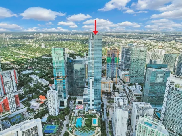 2-bedroom condo for rent in Miami - 1435 Brickell Ave 3401 - MondialRealty