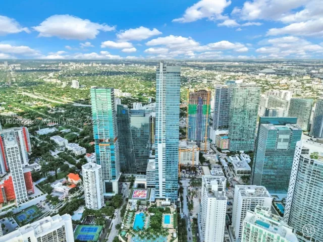 2-bedroom condo for rent in Miami - 1435 Brickell Ave 3401 - MondialRealty