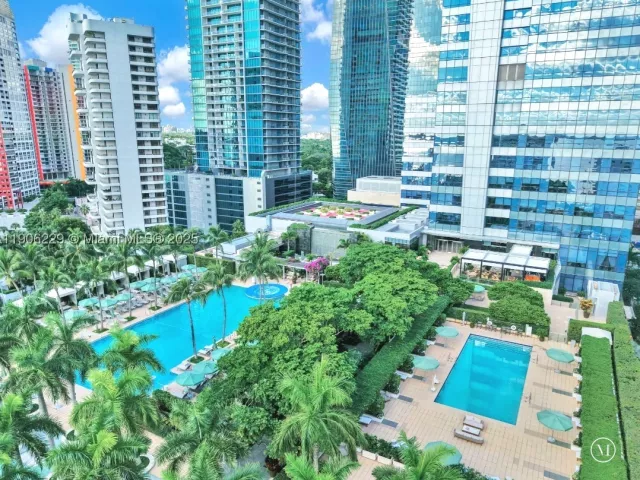 2-bedroom condo for rent in Miami - 1435 Brickell Ave 3401 - MondialRealty