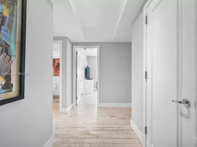 2-bedroom condo for rent in Miami - 1435 Brickell Ave 3401 - MondialRealty