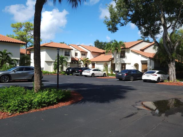 Home for rent at 5705 Fox Hollow Drive B - photo 6748842