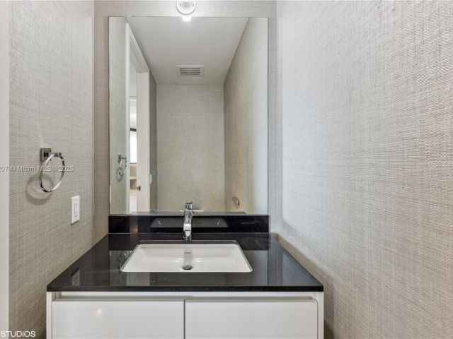 Apartment for sale  Unit #1101 - photo 6736736