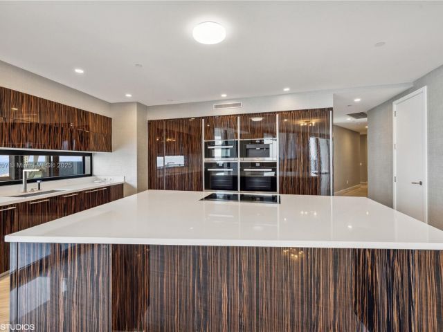 Apartment for sale  Unit #1101 - photo 6736740