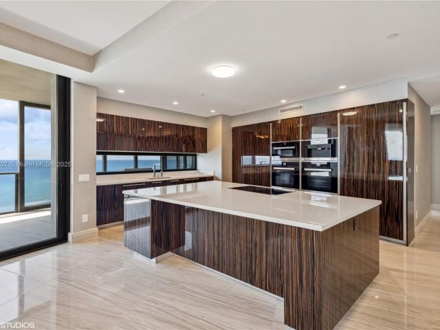 Apartment for sale  Unit #1101 - photo 6736741