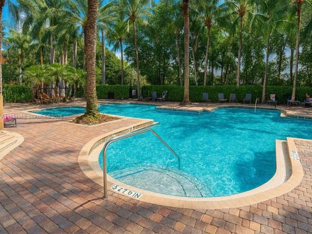 1-bedroom condo for rent in Sunny Isles Beach - 17150 N Bay Rd 2122 - MondialRealty