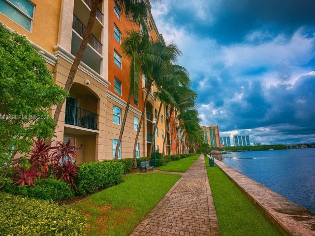 1-bedroom condo for rent in Sunny Isles Beach - 17150 N Bay Rd 2122 - MondialRealty