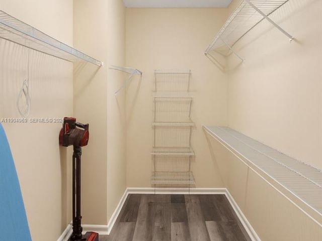 1-bedroom condo for rent in Sunny Isles Beach - 17150 N Bay Rd 2122 - MondialRealty