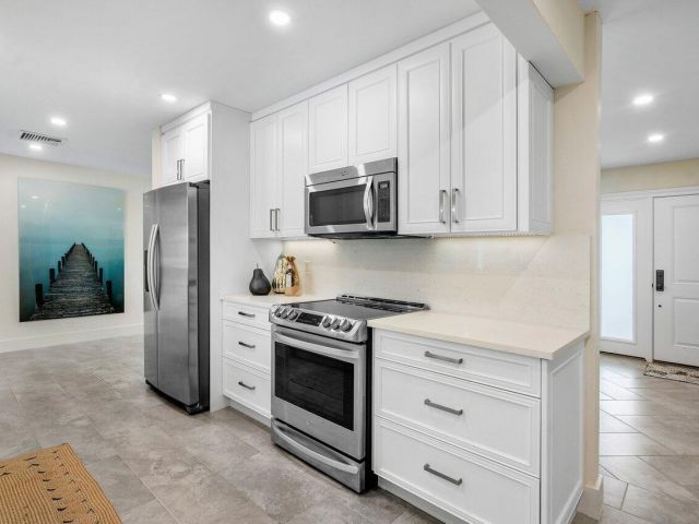 Home for rent at 2021 NW 3rd Avenue - photo 6739030