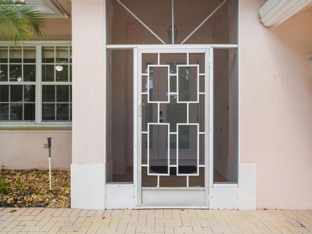 Home for rent at 9150 Bay Harbour Circle - photo 6737205