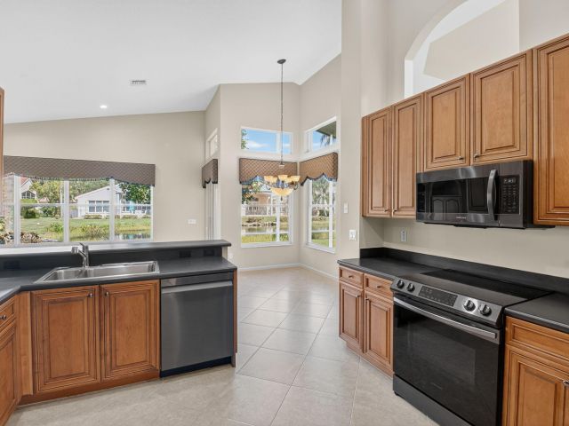 Home for sale at 7233 Francisco Bend Drive - photo 6737320