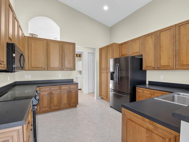 Home for sale at 7233 Francisco Bend Drive - photo 6737323