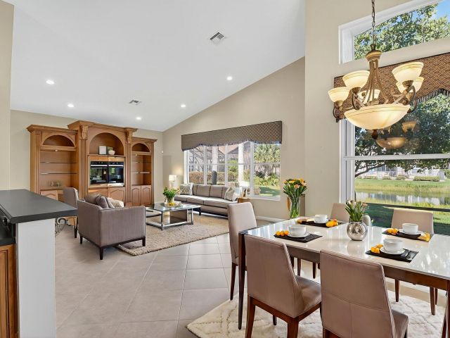 Home for sale at 7233 Francisco Bend Drive - photo 6737327