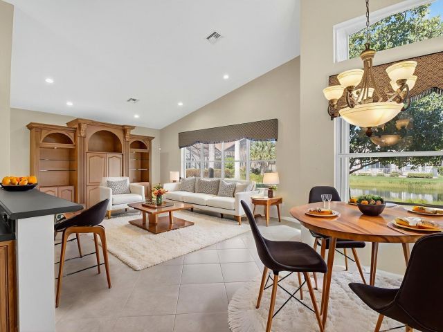 Home for sale at 7233 Francisco Bend Drive - photo 6737328