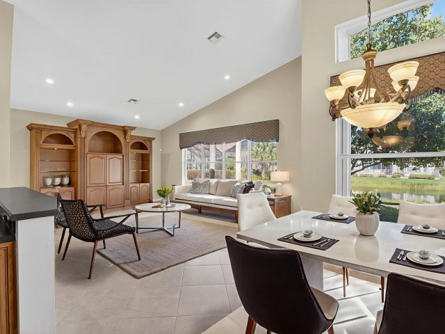 Home for sale at 7233 Francisco Bend Drive - photo 6737329