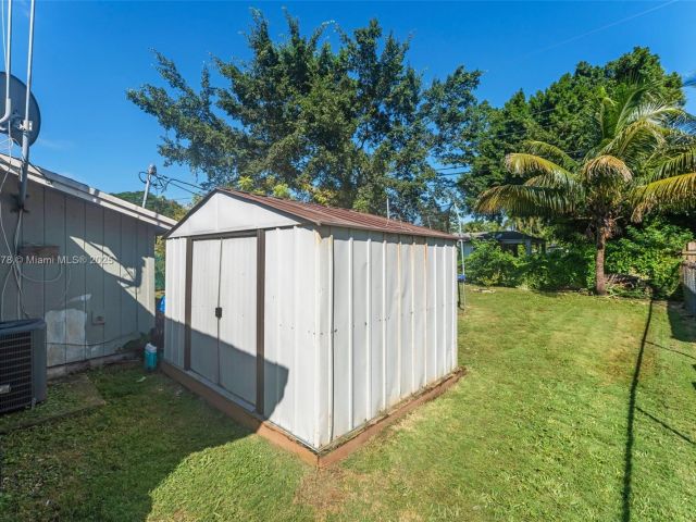 3-bedroom home for sale in Homestead - 313 NW 12th St - MondialRealty