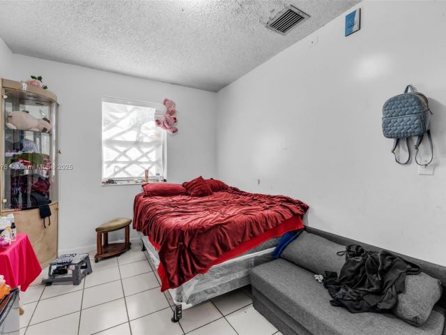 3-bedroom home for sale in Homestead - 313 NW 12th St - MondialRealty