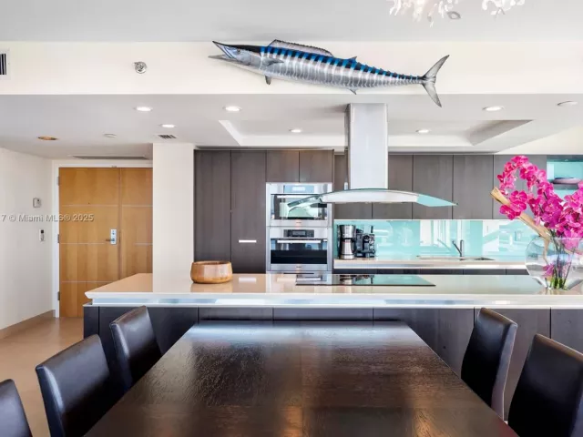 2-bedroom condo for sale in Miami Beach - 400 S Pointe Dr 2003 - MondialRealty