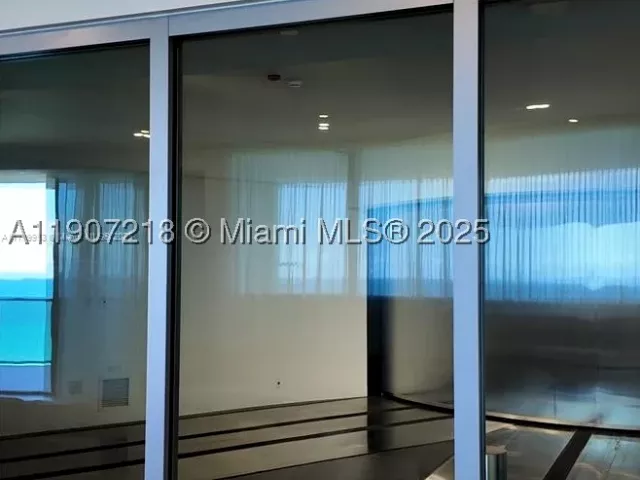 4-bedroom condo for sale in Sunny Isles Beach - 18555 Collins Ave 905 - MondialRealty