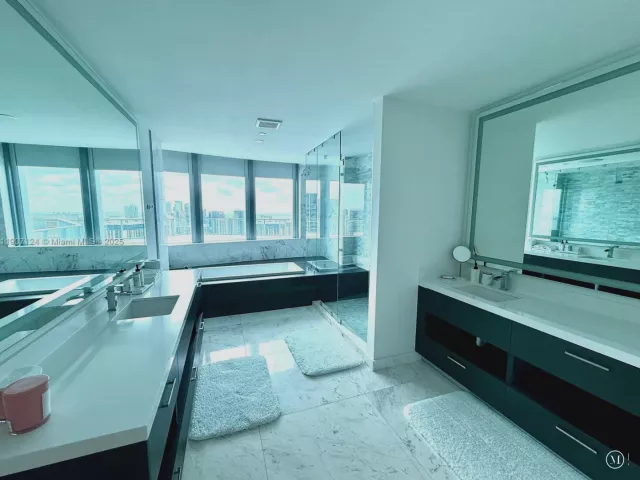 5-bedroom condo for sale in Miami - 851 NE 1st Ave 4811 - MondialRealty