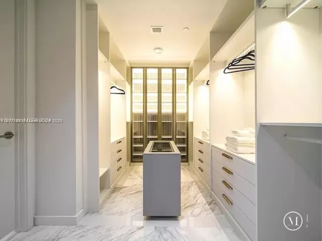 5-bedroom condo for sale in Miami - 851 NE 1st Ave 4811 - MondialRealty