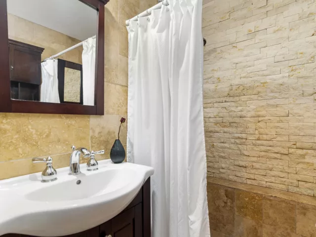 4-bedroom home for sale in West Palm Beach - 1412 Lake Avenue - MondialRealty