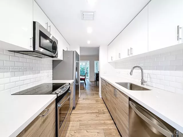 3-bedroom home for sale in Key Biscayne -  - MondialRealty