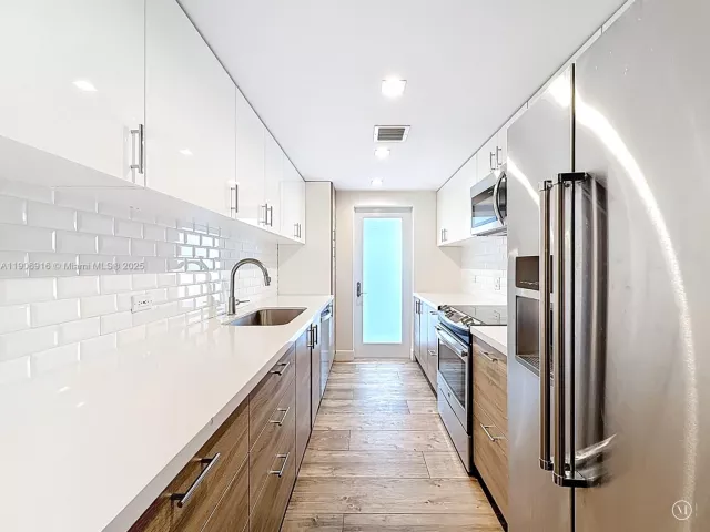 3-bedroom home for sale in Key Biscayne -  - MondialRealty