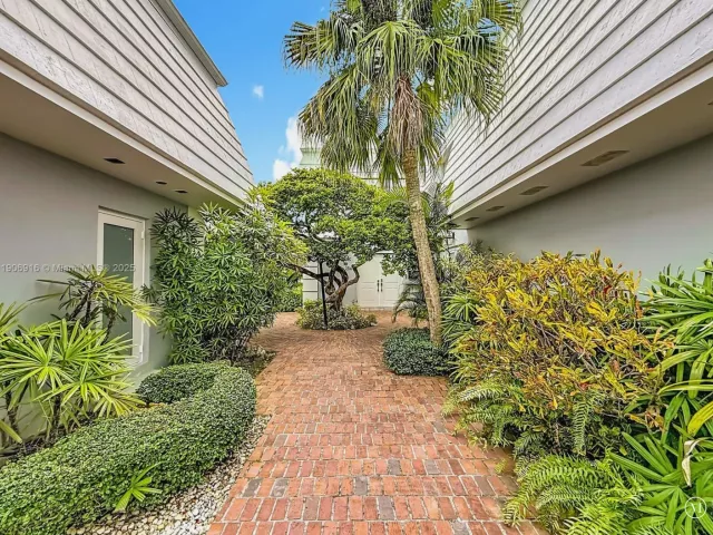 3-bedroom home for sale in Key Biscayne -  - MondialRealty