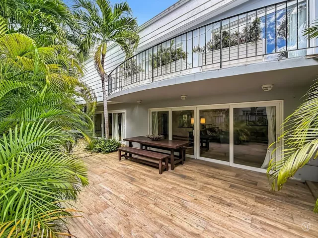 3-bedroom home for sale in Key Biscayne -  - MondialRealty